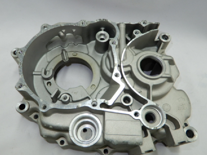 Картер левый  Racer Enduro 150 (подшипник D=68мм) (есть царапины вмятины)