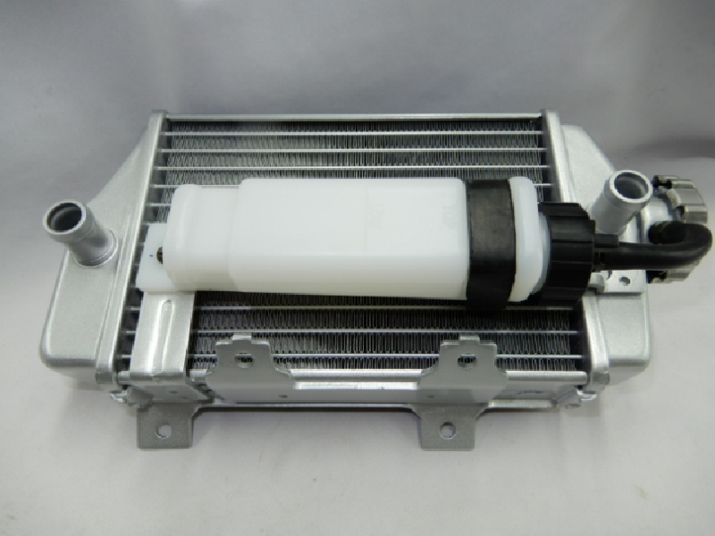 Радиатор правый с бачком BSE M8 Z7