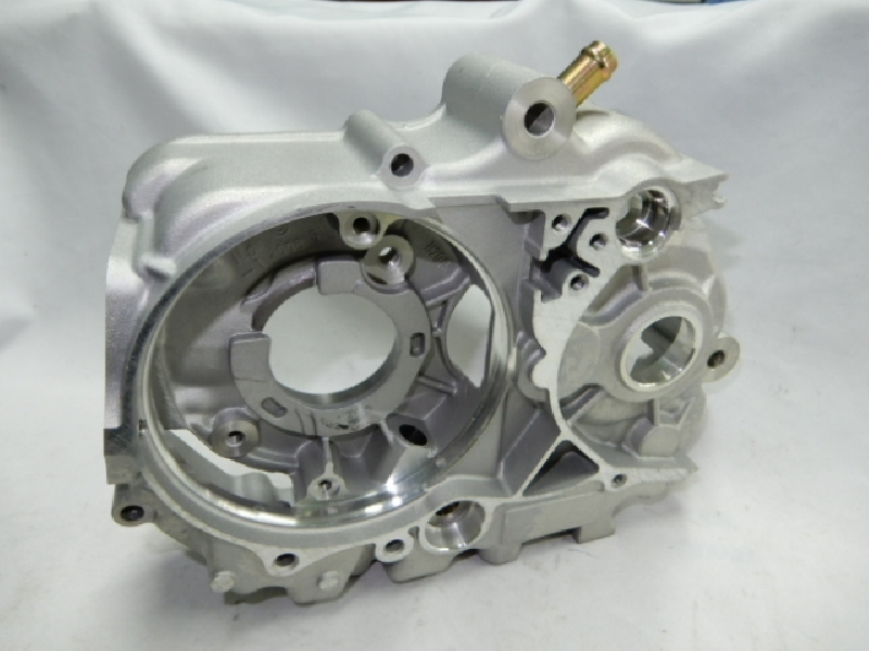 Картер левый YX 140 cc (без стартера)