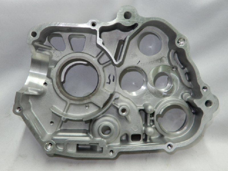 Картер правый YX 140 cc (без стартера)