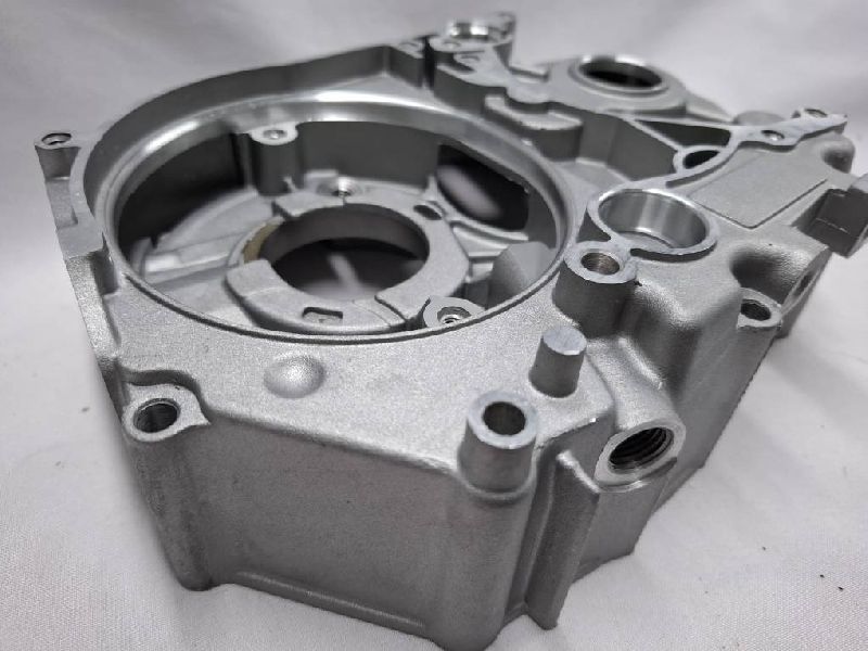 Картер левый YX140 (электростартер)