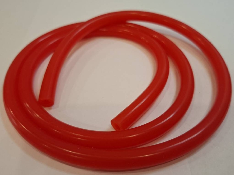 Бензошланг длина 1 метр красный