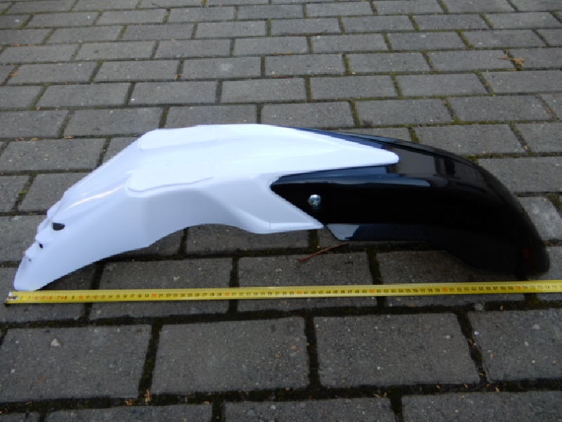 Переднее крыло черно-белое