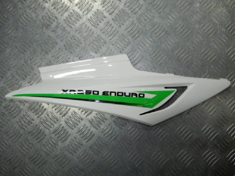 Пластик задний боковой правый Motoland XR 250 Enduro (зелено белый)
