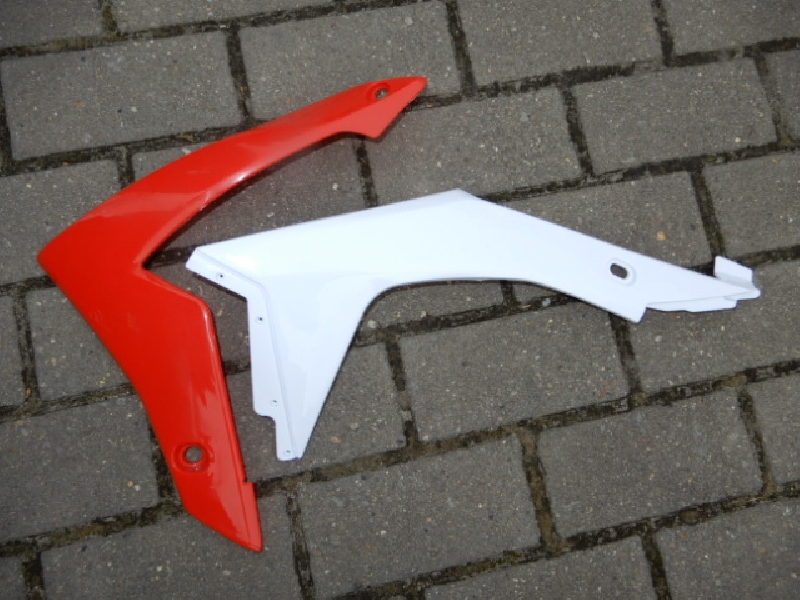 Пластик на бак левый красный WRX 250 NS ,BSE