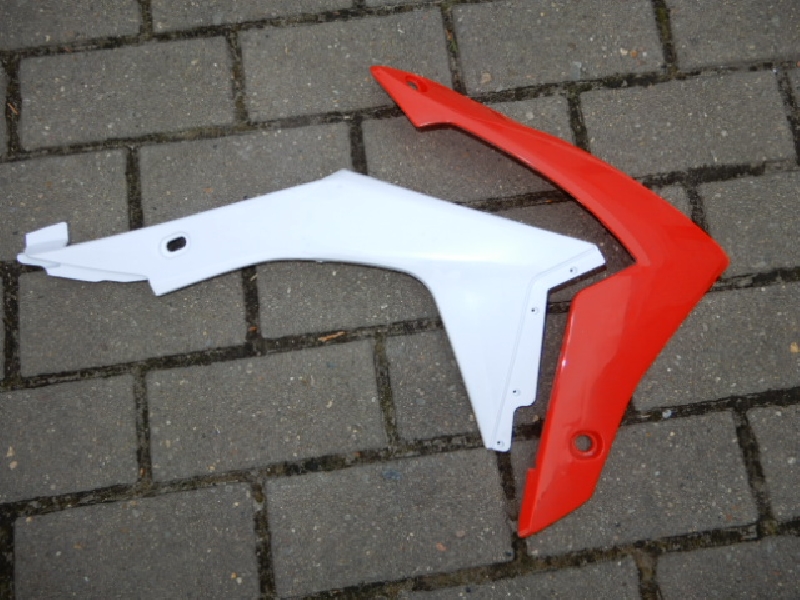 Пластик на бак правый красный WRX 250 NS, BSE