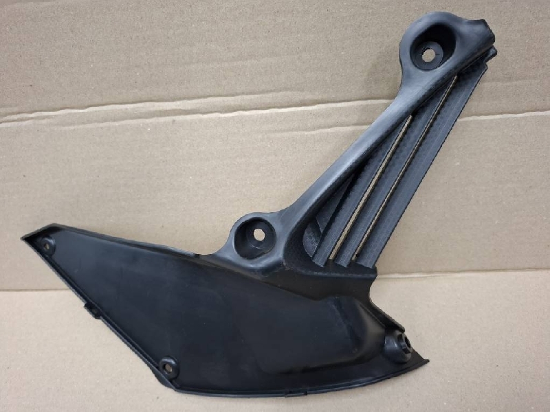 Пластик внутренний на бак решетка Motoland CRF LT/ST 250 Enduro, Racer RC300-GY8K XVR (правый)