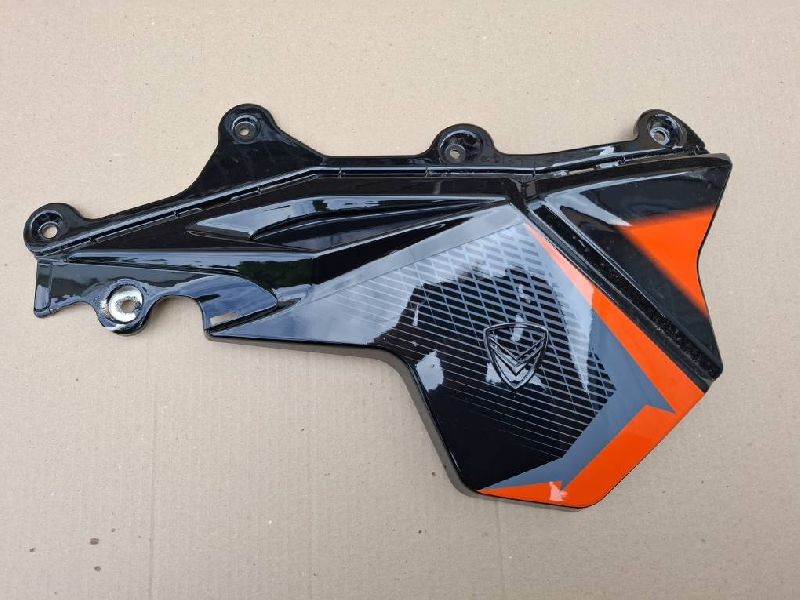 Облицовка бензобака нижняя Racer RC300-GY8V XSR правая