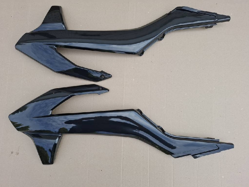 Пластик на бак Avantis A5,6 (левый + правый) черный