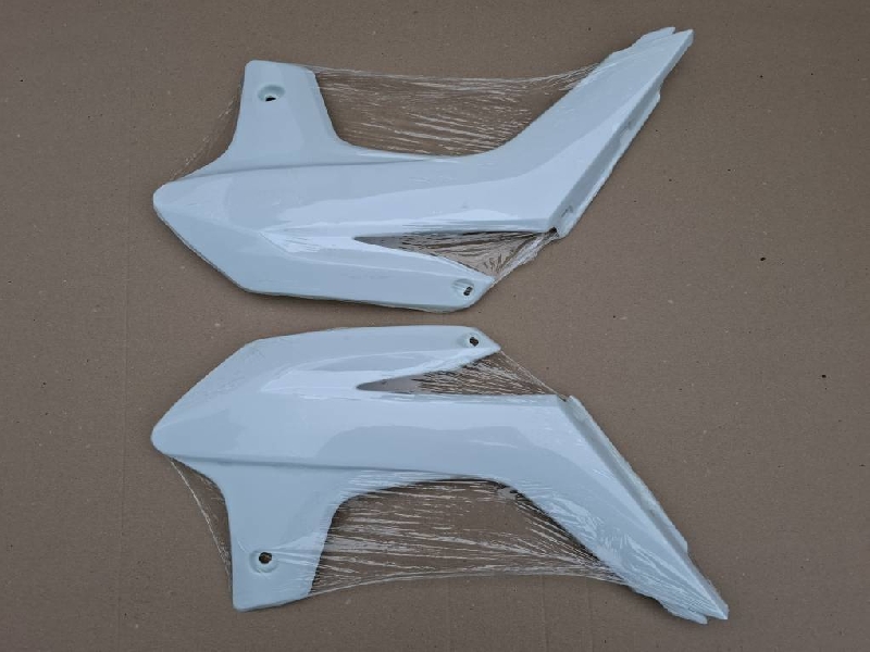 Пластик на бак Avantis FX250 левый + правый