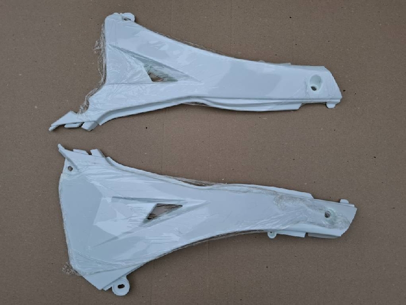 Пластик боковой центральный Avantis FX250 левый + правый