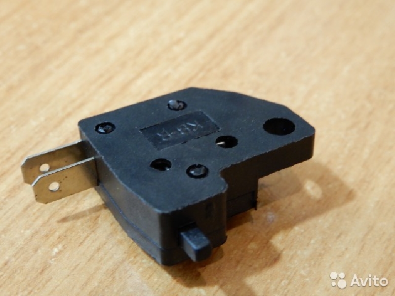 Датчик переднего тормоза