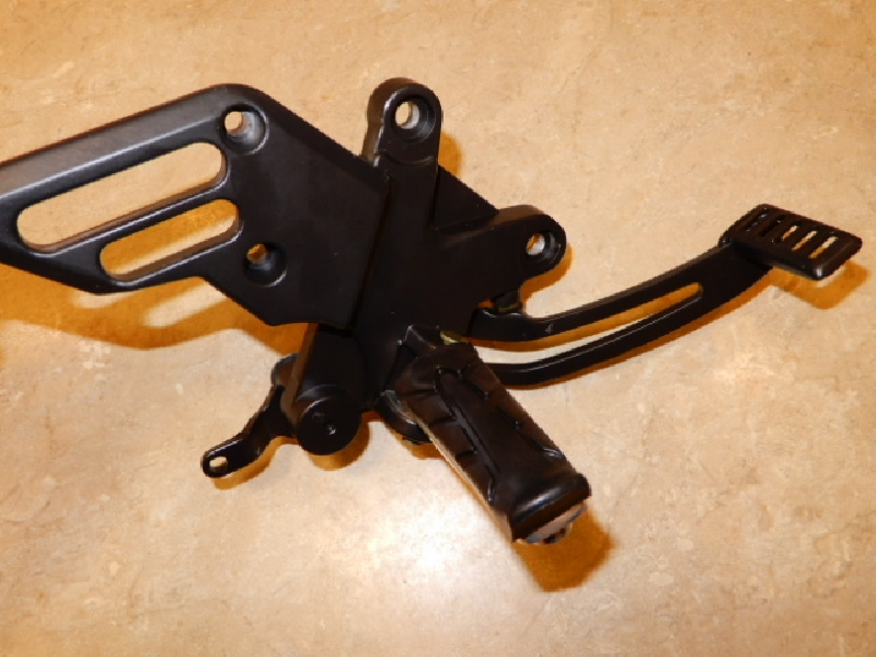 Подножка водителя правая TRIUMPH