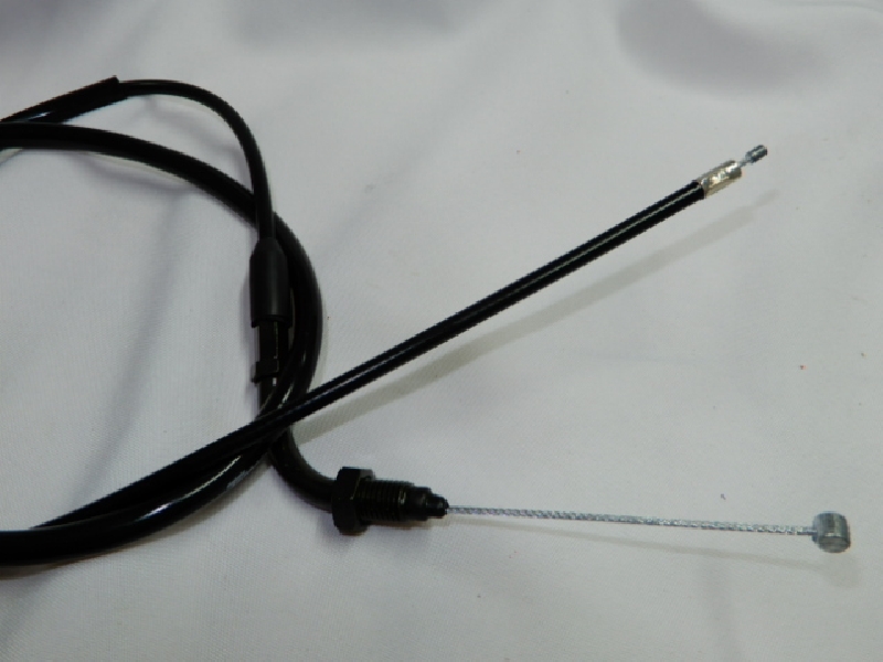 Трос газа L=105 см по рубашке (под углом) выход 9 см