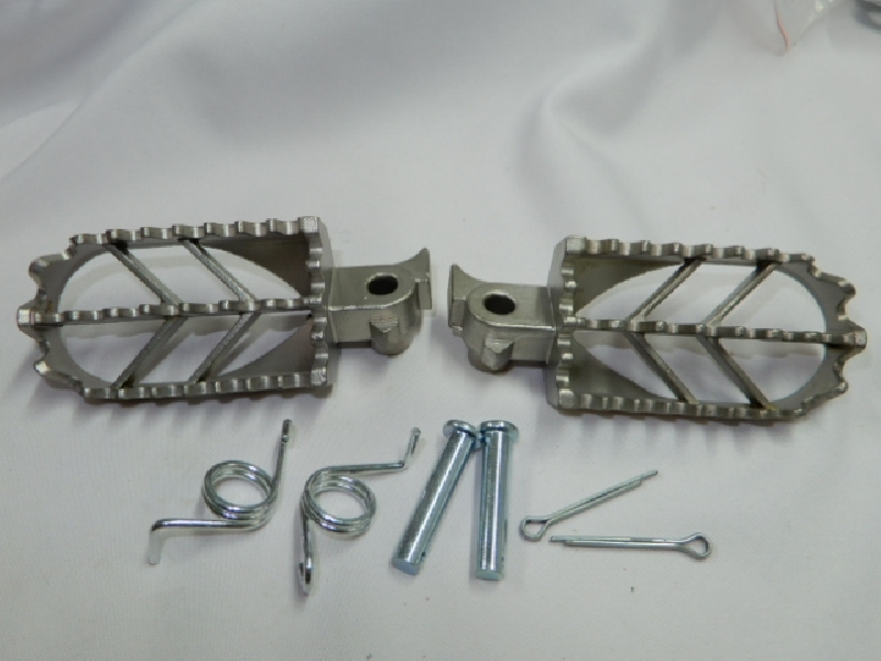 Подножки водительские (левая + правая) Racer RC250GY-C2K K2 (светлые)