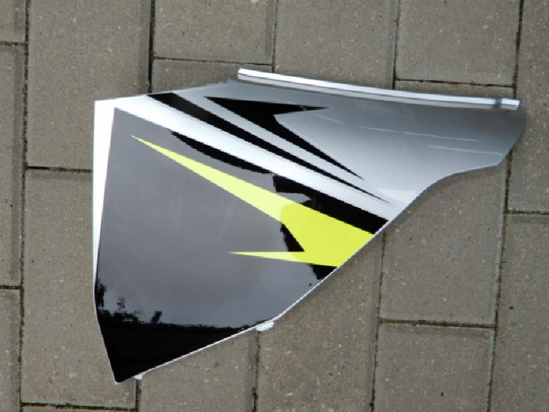 Облицовка боковая левая Racer K2 (c зеленой полосой)