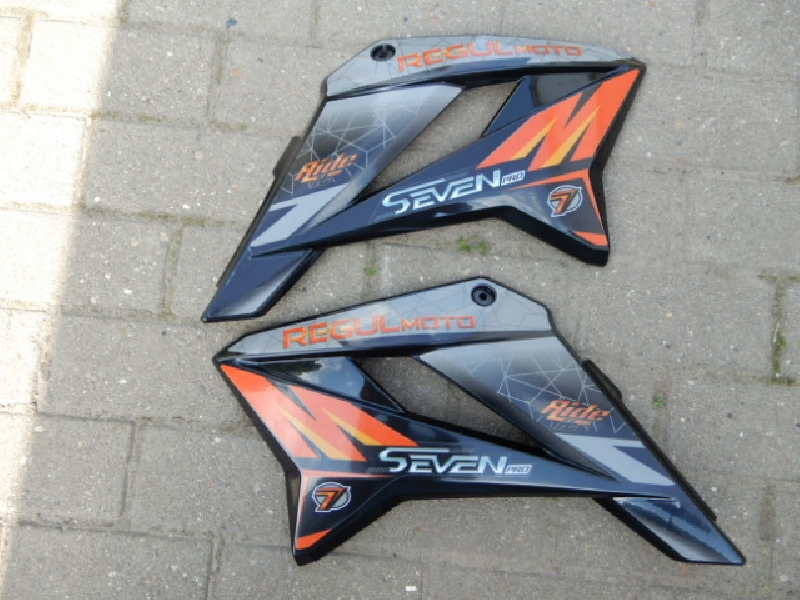 Пластик на бак (левый+правый) Regulmoto Seven