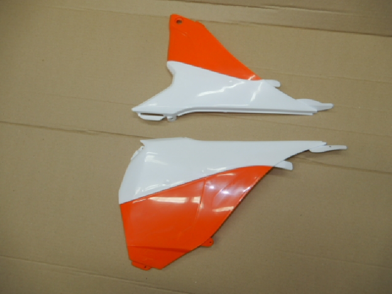 Avantis A7 пластик центральный левый + правый