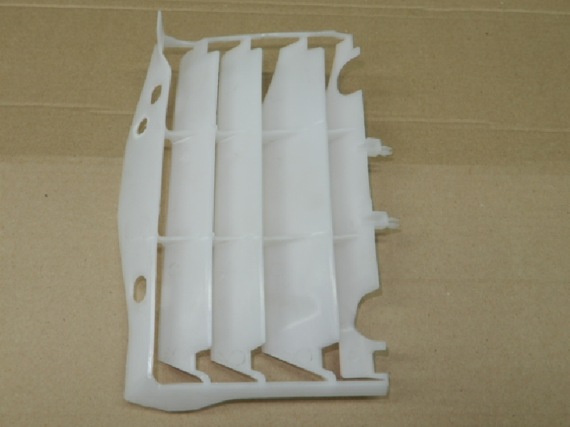 Дефлектор радиатора правый Avantis A7