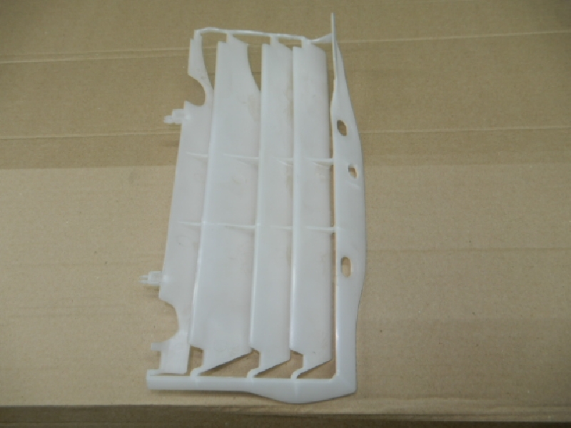 Дефлектор радиатора левый Avantis A7