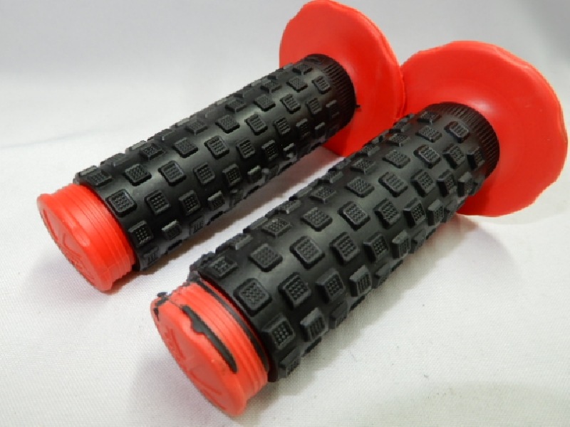 Грипсы черные с красным