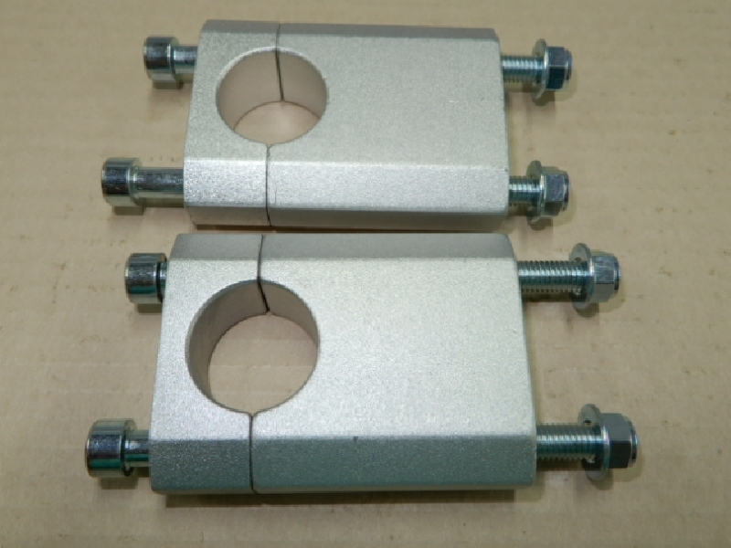 Крепление руля Motoland XT250 ST (под руль D=28 мм) (центры креплений на 40 мм !)