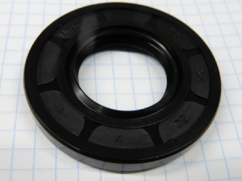 Сальник 25х50х7(10) переднего колеса GR1 правый