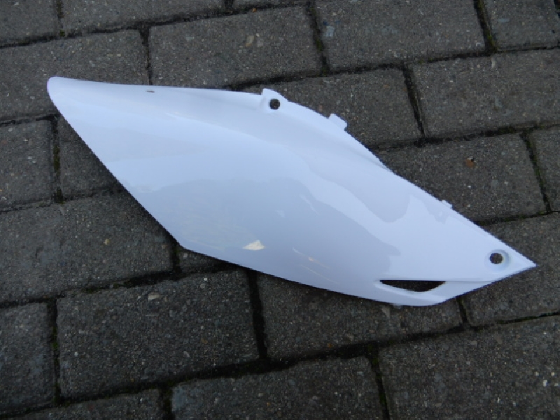 Пластик боковой задний BSE M2,M4,M8 правый