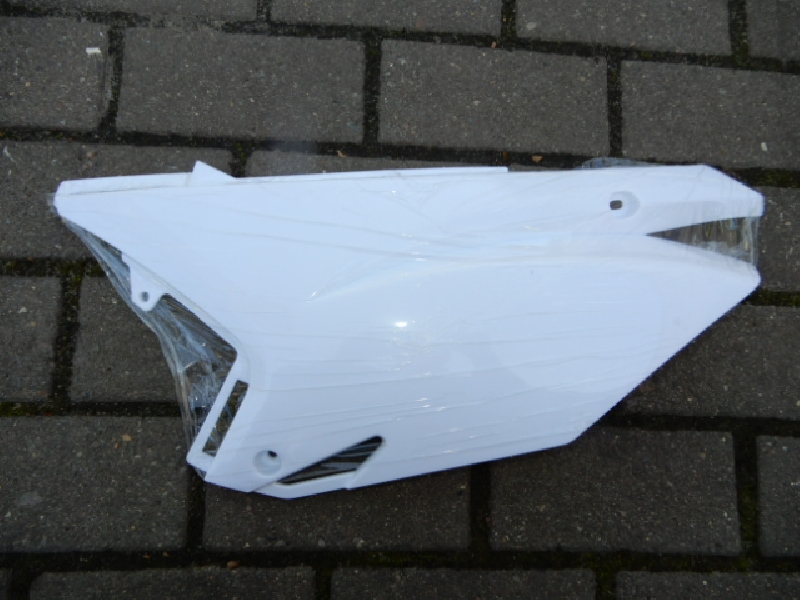 Пластик боковой задний BSE J1/J2 левый