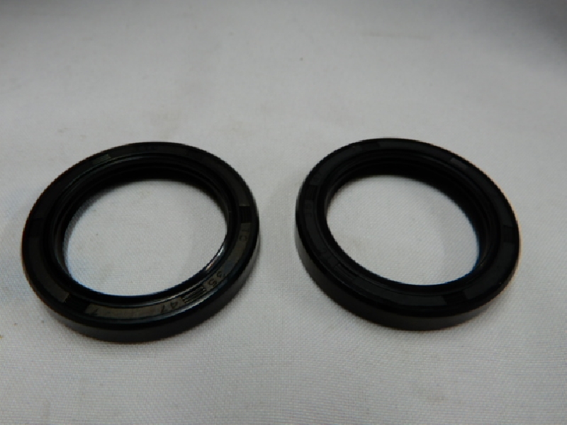 Сальники 35-47-7 (2шт) для колеса