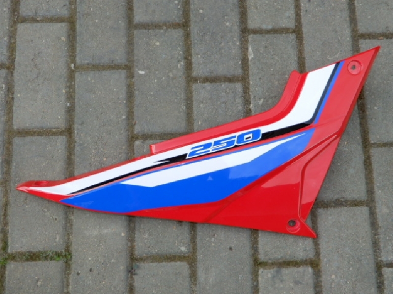 Пластик боковой правый Racer XVR , Motoland CRF LT/ST 250 Enduro красный