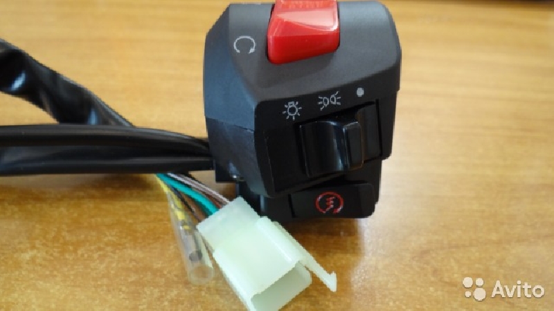 Пульт Правый Racer Skyway 250 (7 контактов в фишке (мама) + один провод)