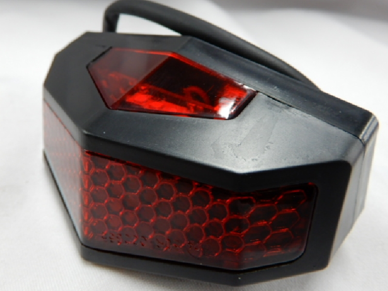 Фонарь задний BSE Z6 M2 RTC 300 Z10 Z11 Z3 Z3Y Z5 Z7 Z8 (крепления 81 мм)